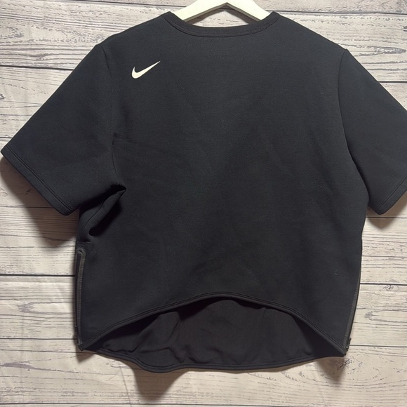 Nike active wear top - Picture 4 of 5